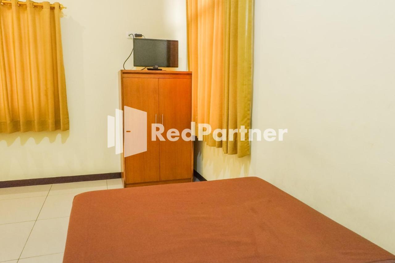 Grand Kembar Hotel Mitra Reddoorz Бандунг Экстерьер фото