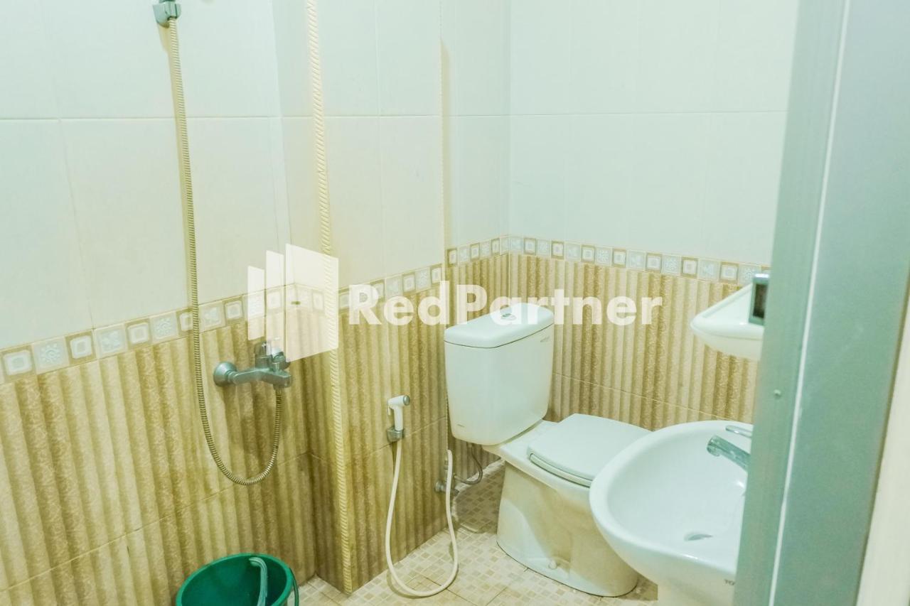 Grand Kembar Hotel Mitra Reddoorz Бандунг Экстерьер фото