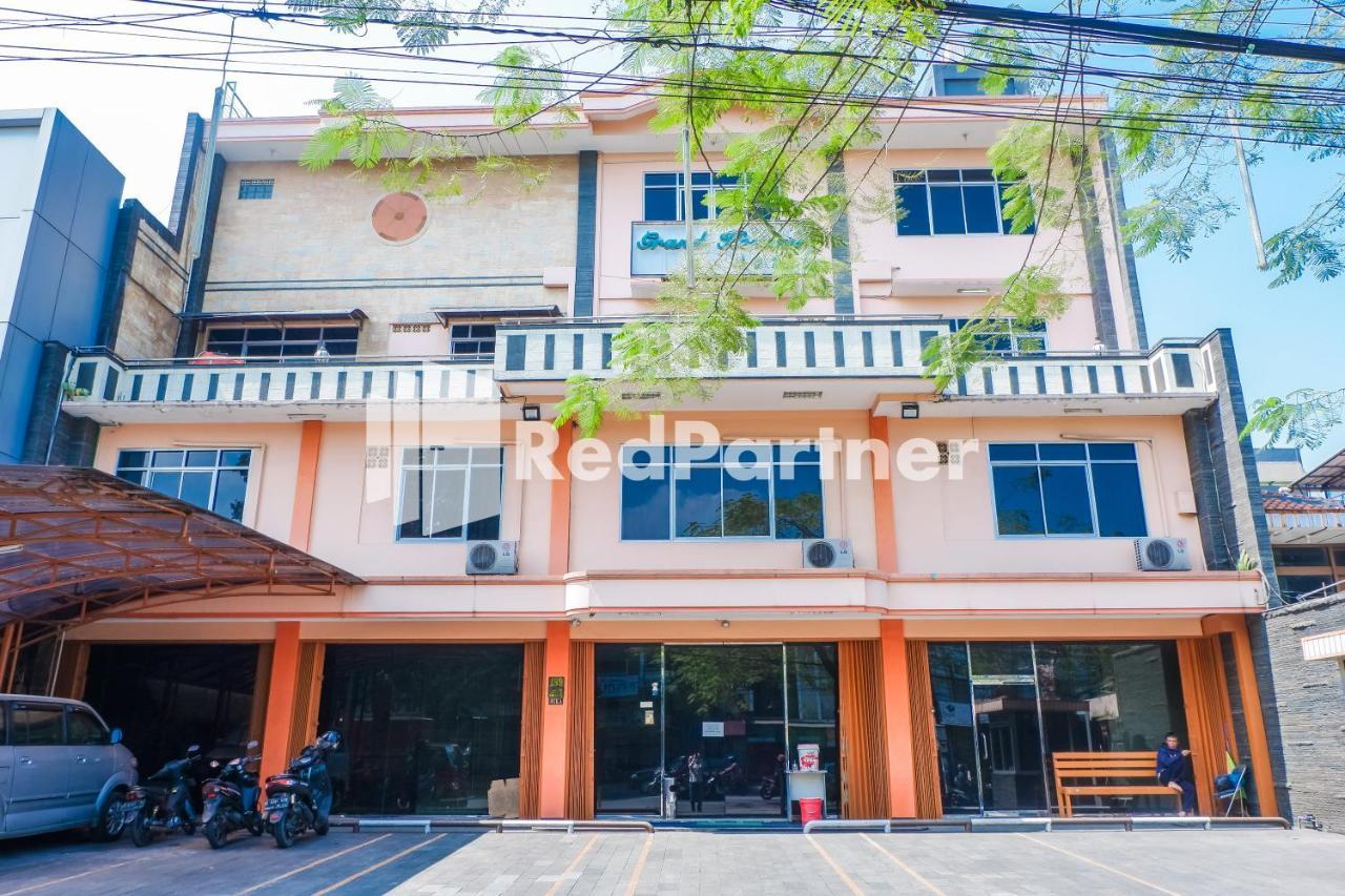 Grand Kembar Hotel Mitra Reddoorz Бандунг Экстерьер фото