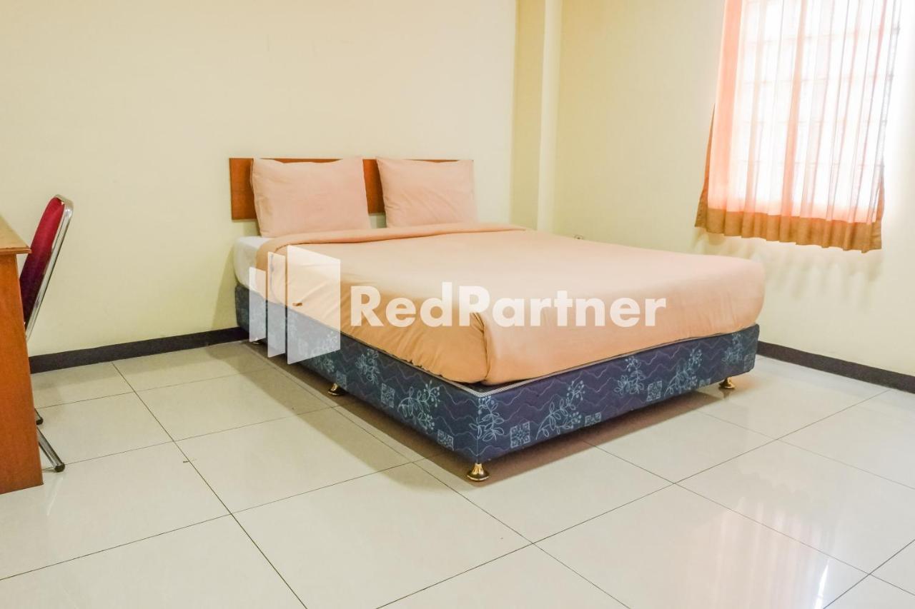 Grand Kembar Hotel Mitra Reddoorz Бандунг Экстерьер фото