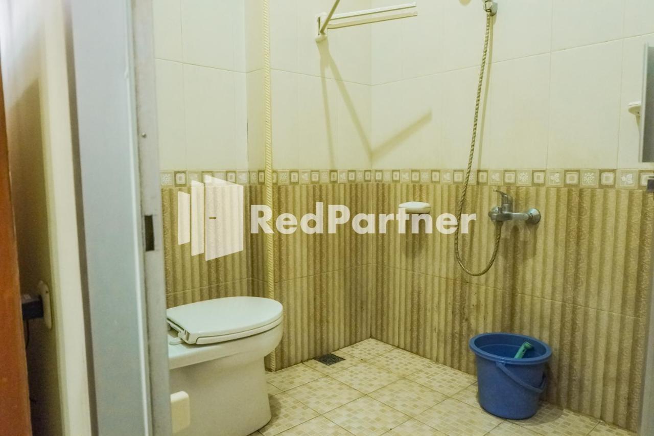Grand Kembar Hotel Mitra Reddoorz Бандунг Экстерьер фото